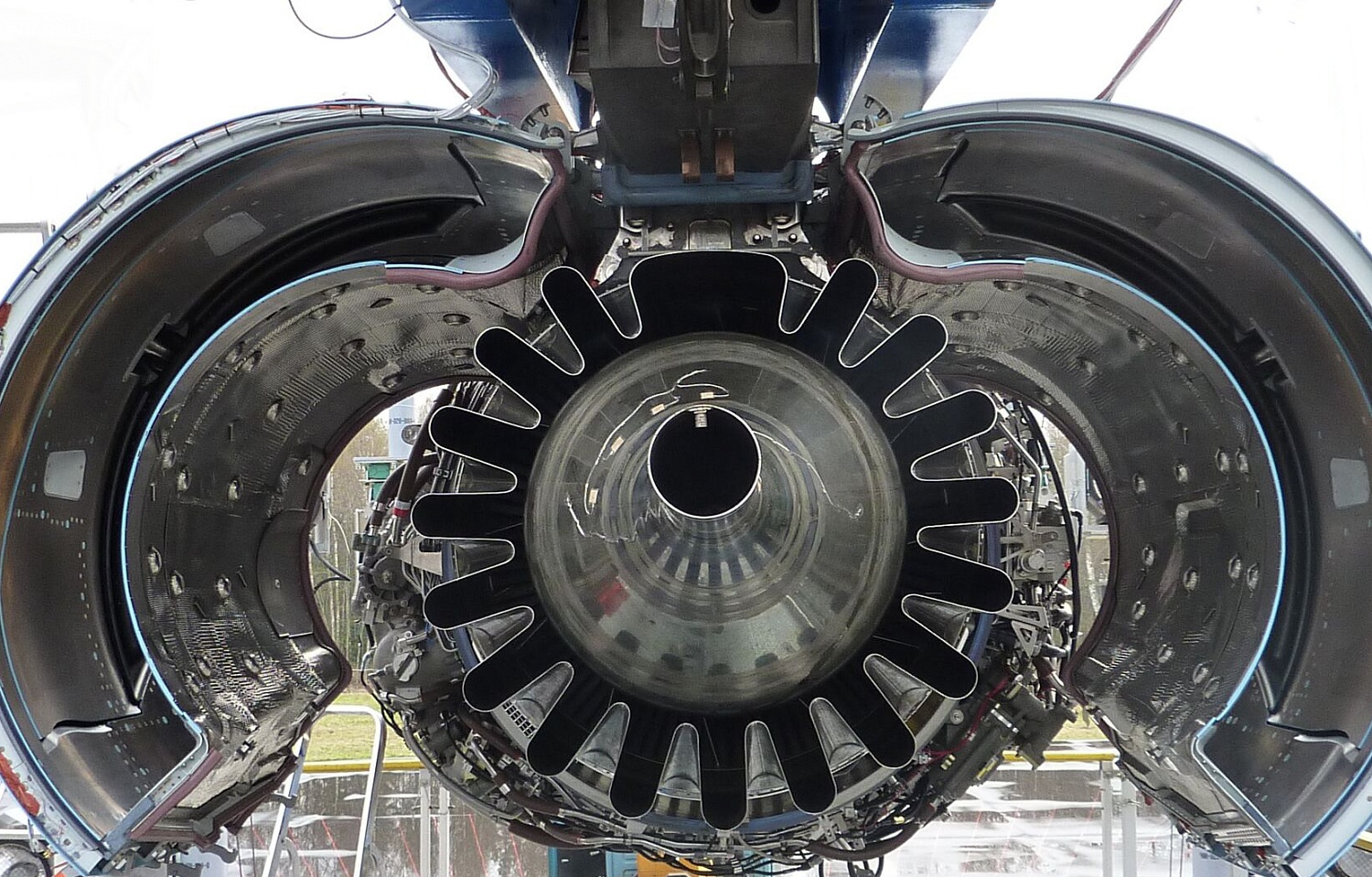 РОТЕК КМ приступил к серийному производству сотовых уплотнений для авиадвигателей SaM146